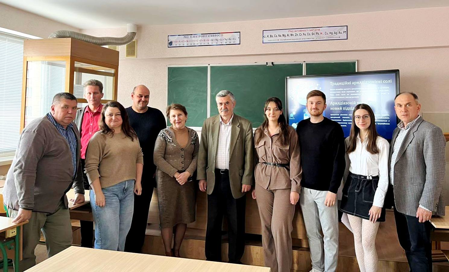 Переможці І етапу Всеукраїнського конкурсу студентських наукових робіт з хімії разом із членами журі та науковими керівниками